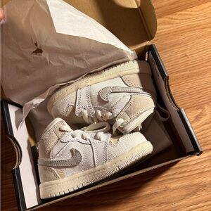 Jordan 1 Mid SE Craft inside out